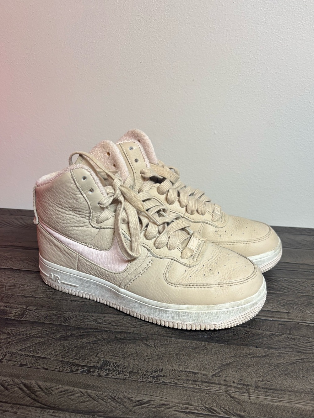 Nike Women's High-Top Sneakers in Beige with Pink Swoosh
